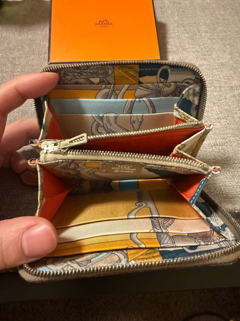 エルメス　シルクイン　コンパクト　エトゥープ