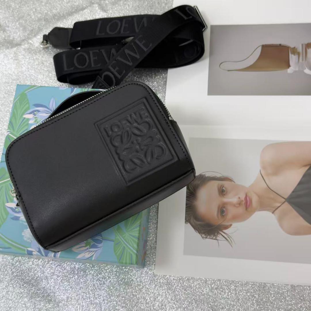 ブラックショルダーバッグ