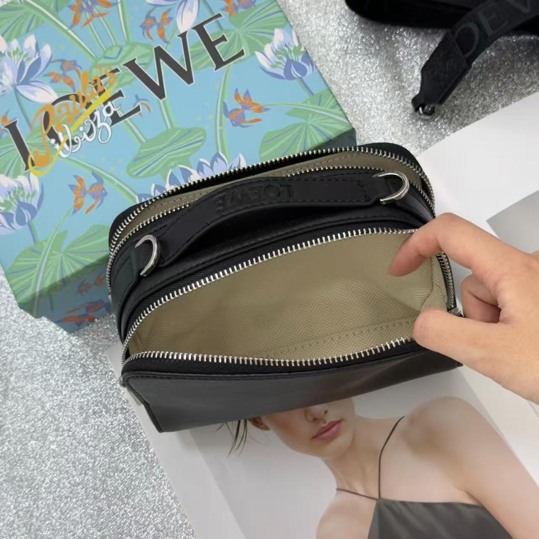 ブラックショルダーバッグ