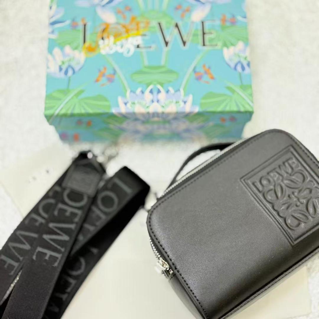 ブラックショルダーバッグ