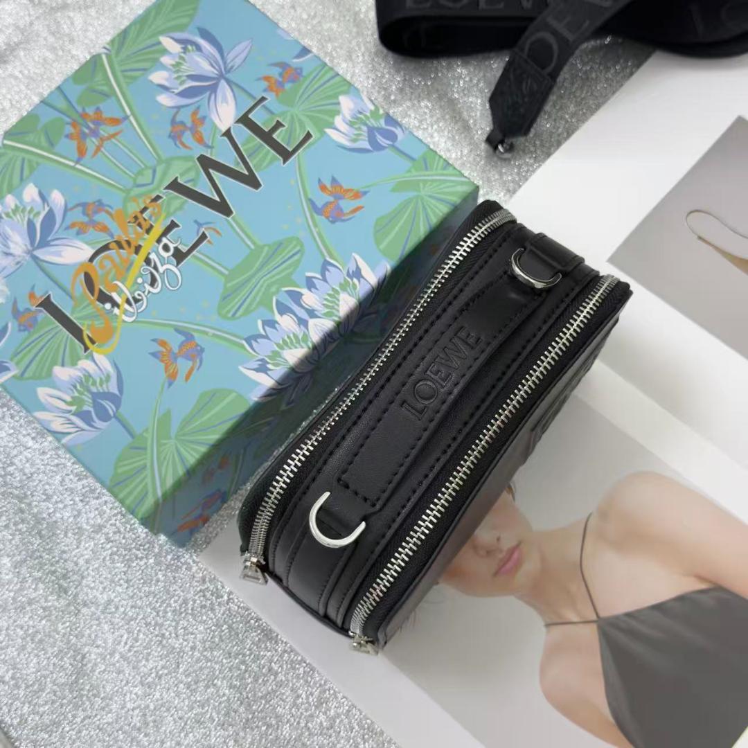 ブラックショルダーバッグ