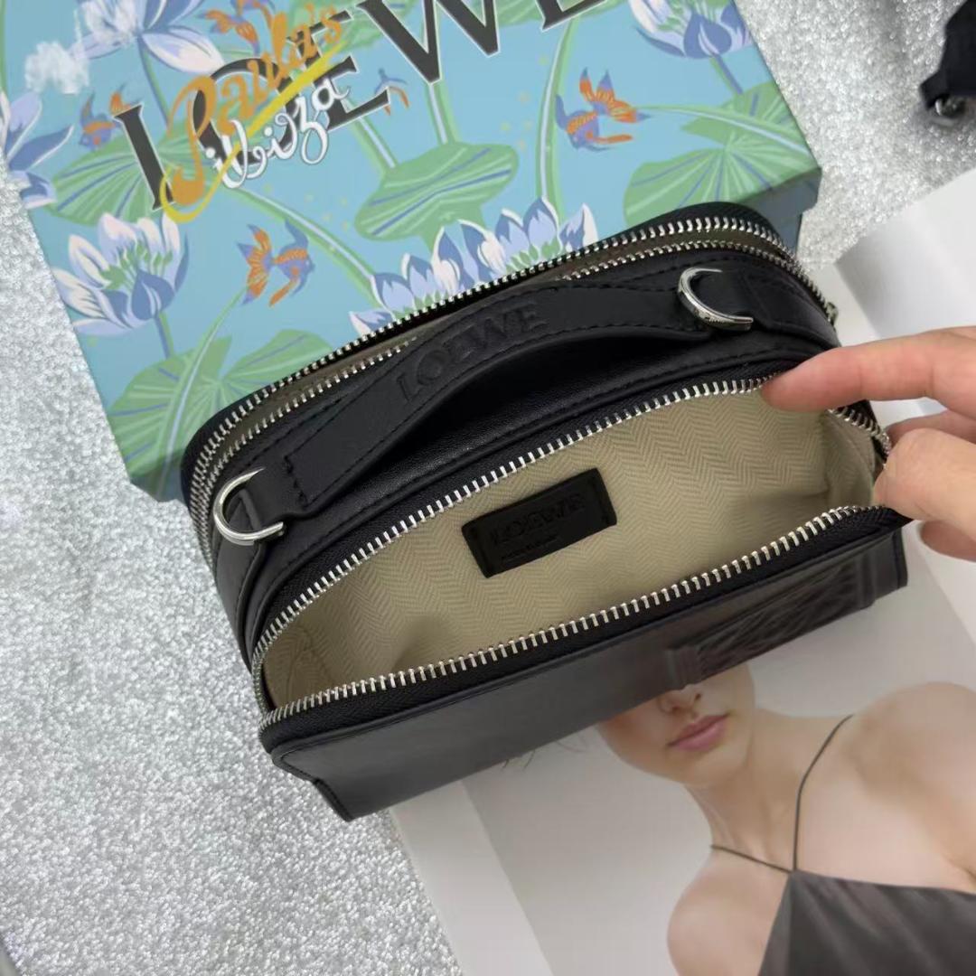 ブラックショルダーバッグ