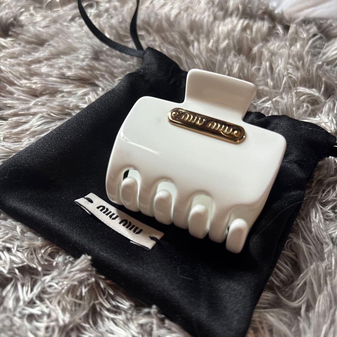 miumiu 5IF148 プレックス クロウクリップ 白