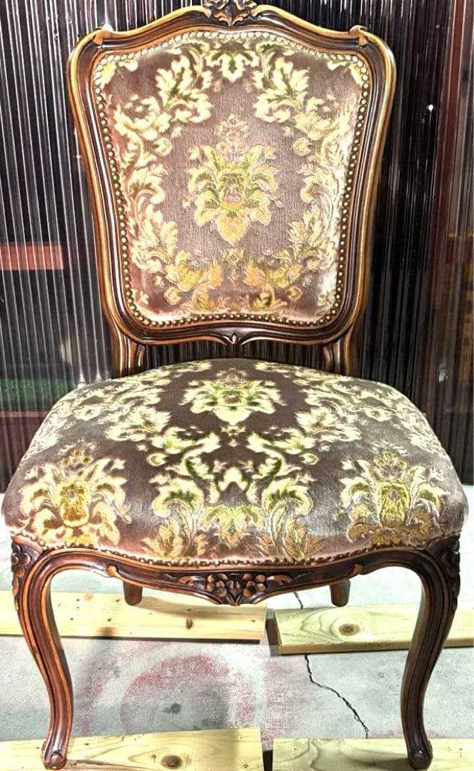 N2279 カリモク　ドマーニ　金華山　ルイ15世　鋲打ち　ダイニングチェア