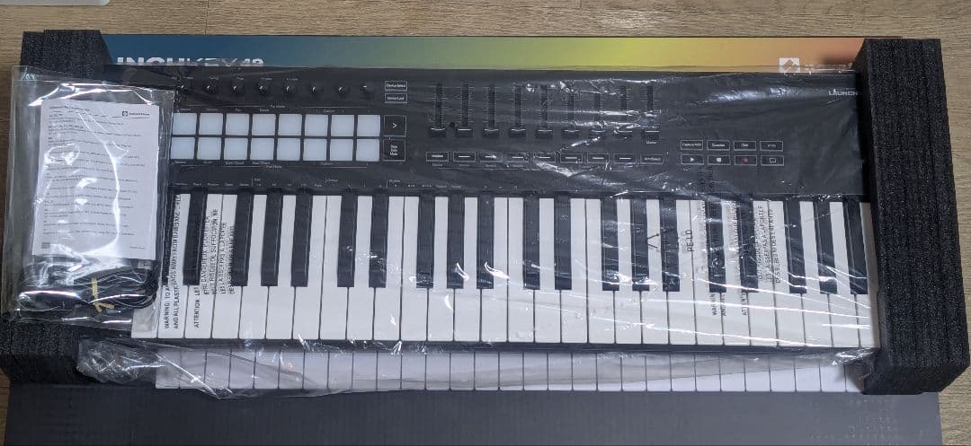 未使用 NOVATION Launchkey 49 MK3 MIDIキーボード