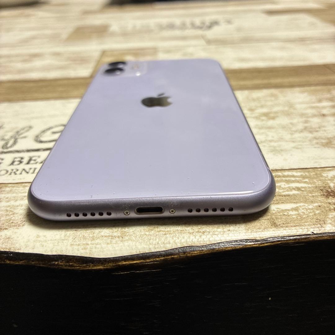 美品Apple iPhone 11 128GBラベンダー 本体