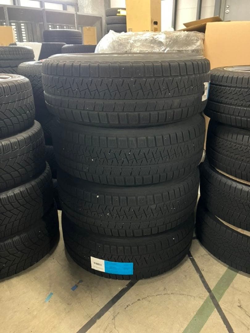 メルセデスベンツ　GLC スタッドレスタイヤ