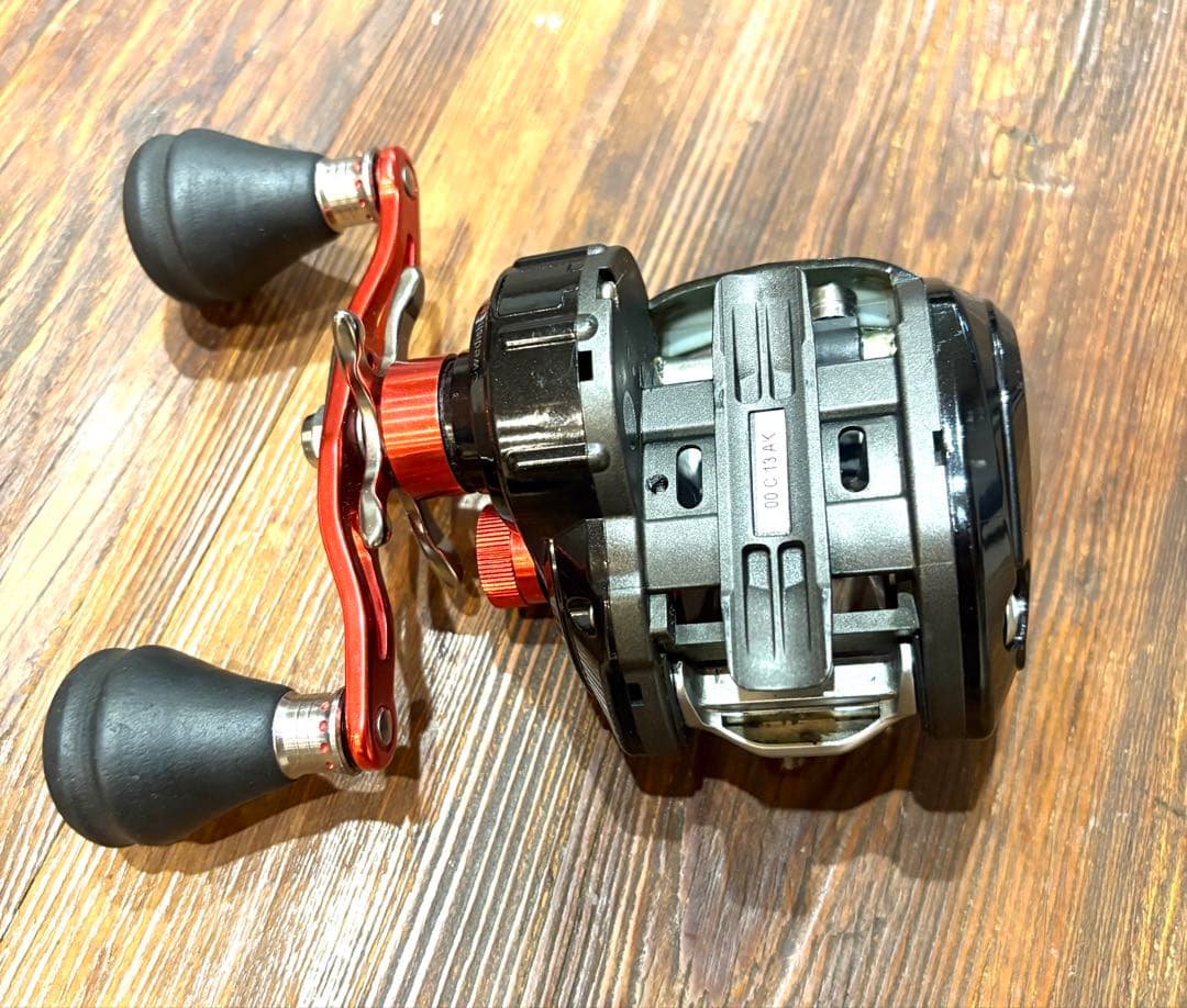 アブ　ビッグシューター右Abu Garcia Revo Big Shooter