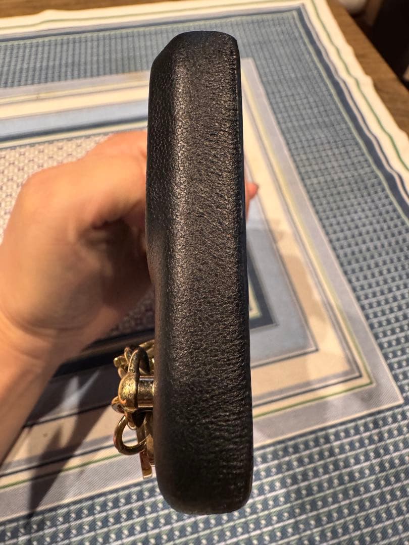 ディオールブラック キルティング iPhoneケース チャーム付き