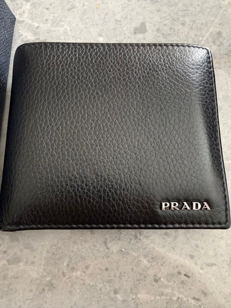 プラダ　二つ折り