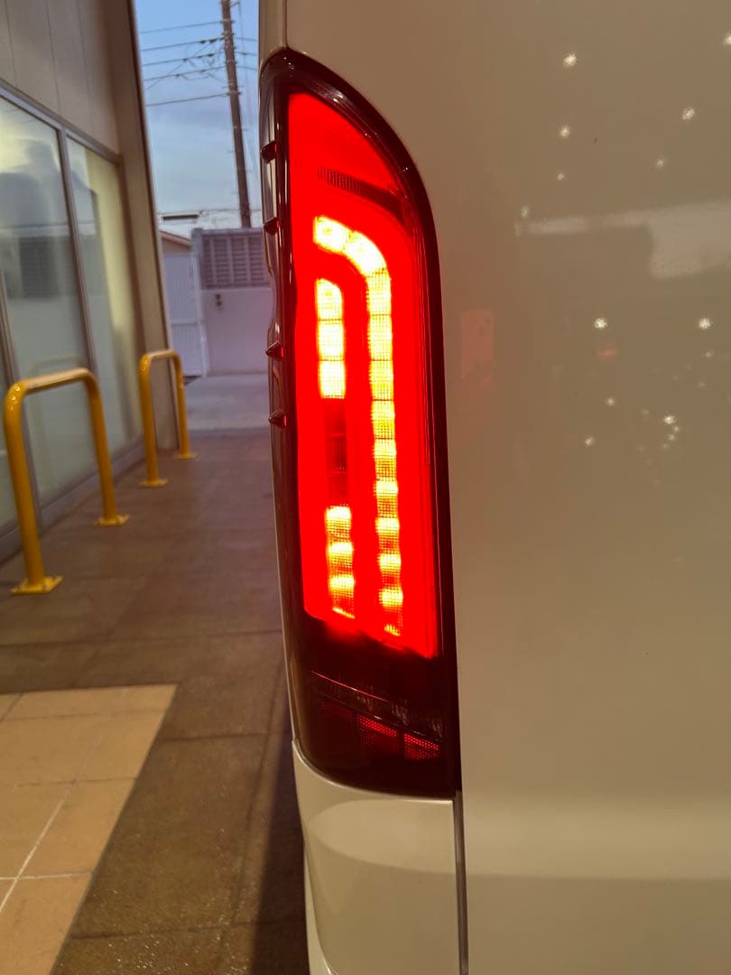 ハイエース200系　MTS✖️バレンティ　テールランプ