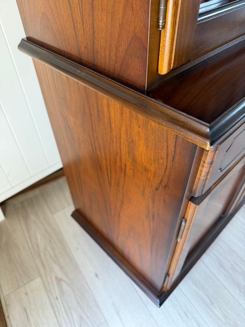 もも出品 カリモク家具 コロニアルシリーズ 食器棚 キッチンボード ガラス