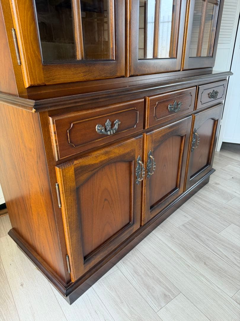 もも出品 カリモク家具 コロニアルシリーズ 食器棚 キッチンボード ガラス