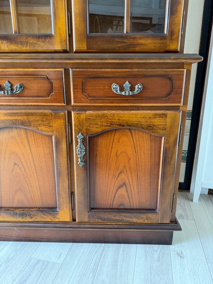 もも出品 カリモク家具 コロニアルシリーズ 食器棚 キッチンボード ガラス