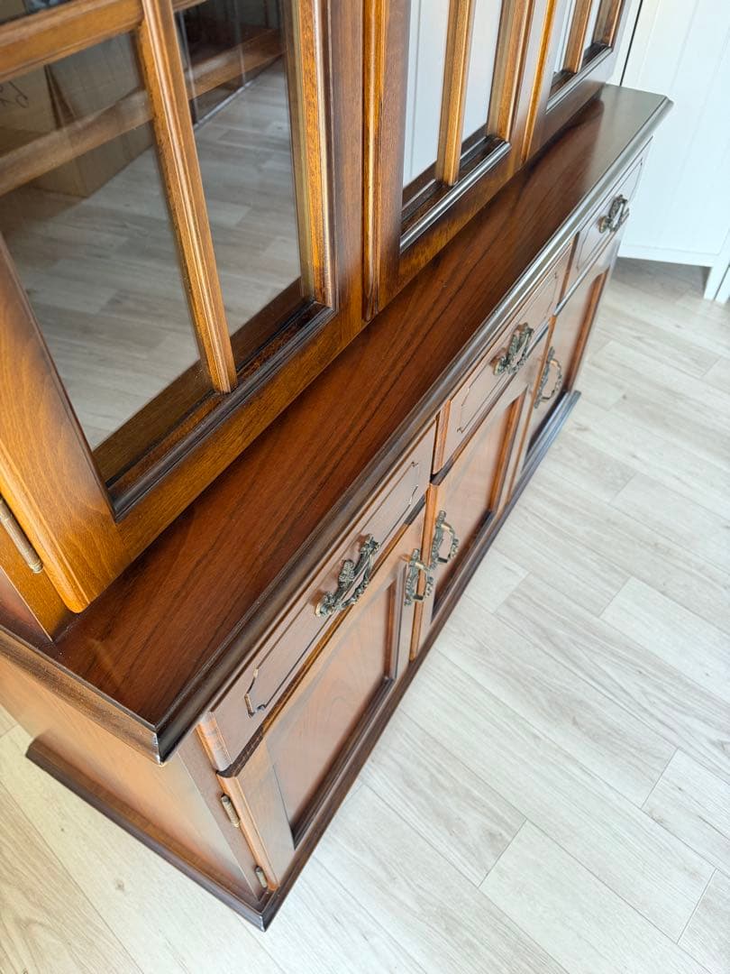 もも出品 カリモク家具 コロニアルシリーズ 食器棚 キッチンボード ガラス