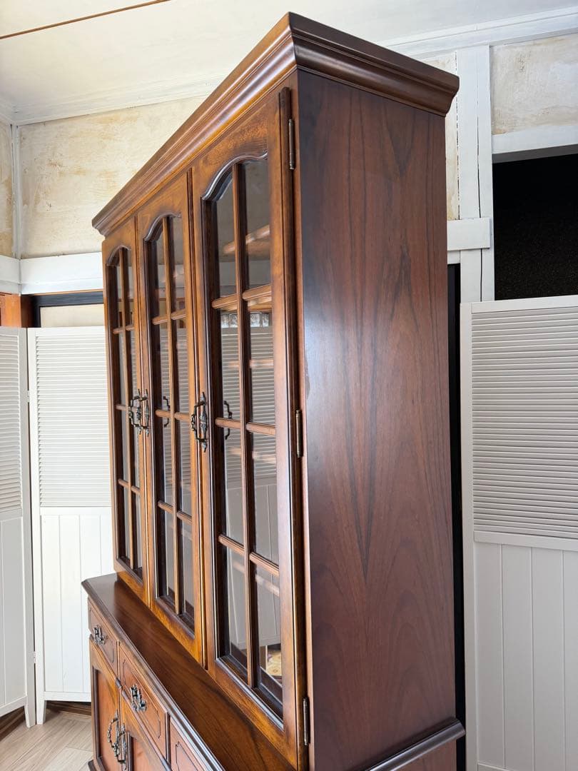 もも出品 カリモク家具 コロニアルシリーズ 食器棚 キッチンボード ガラス