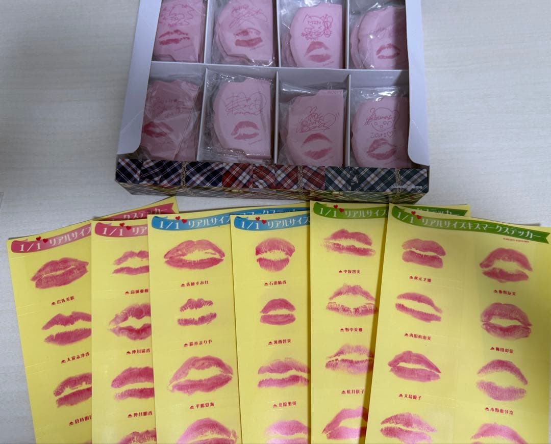 AKB等のCD、DVD、キスマークステッカー