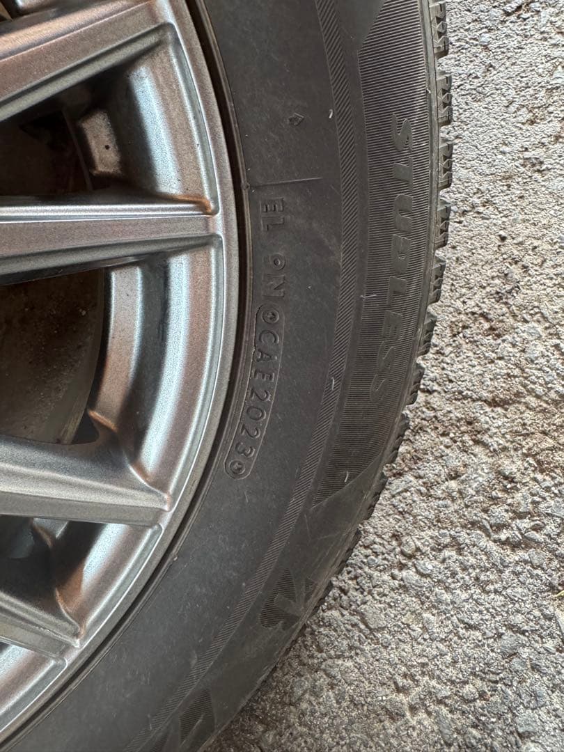 ノア 80系　スタッドレスタイヤ