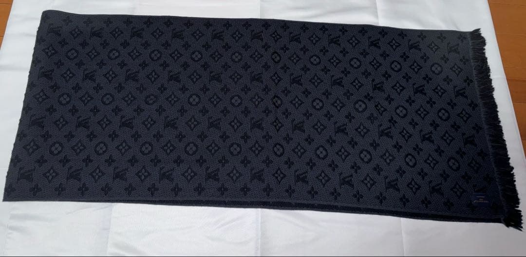 <正規品> Louis Vuitton ロゴマフラー