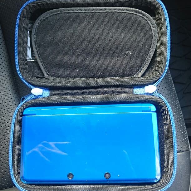 3DS本体。カセット。