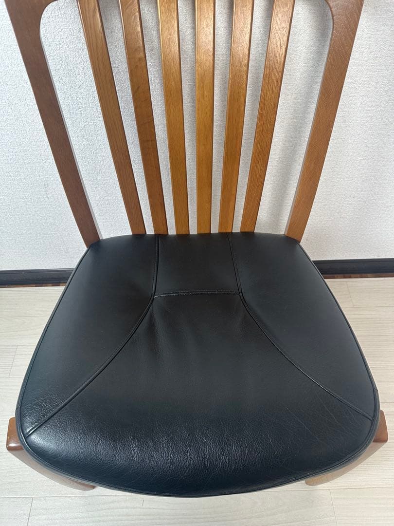 （1/4）カリモク ダイニングチェア レザー ※i4※