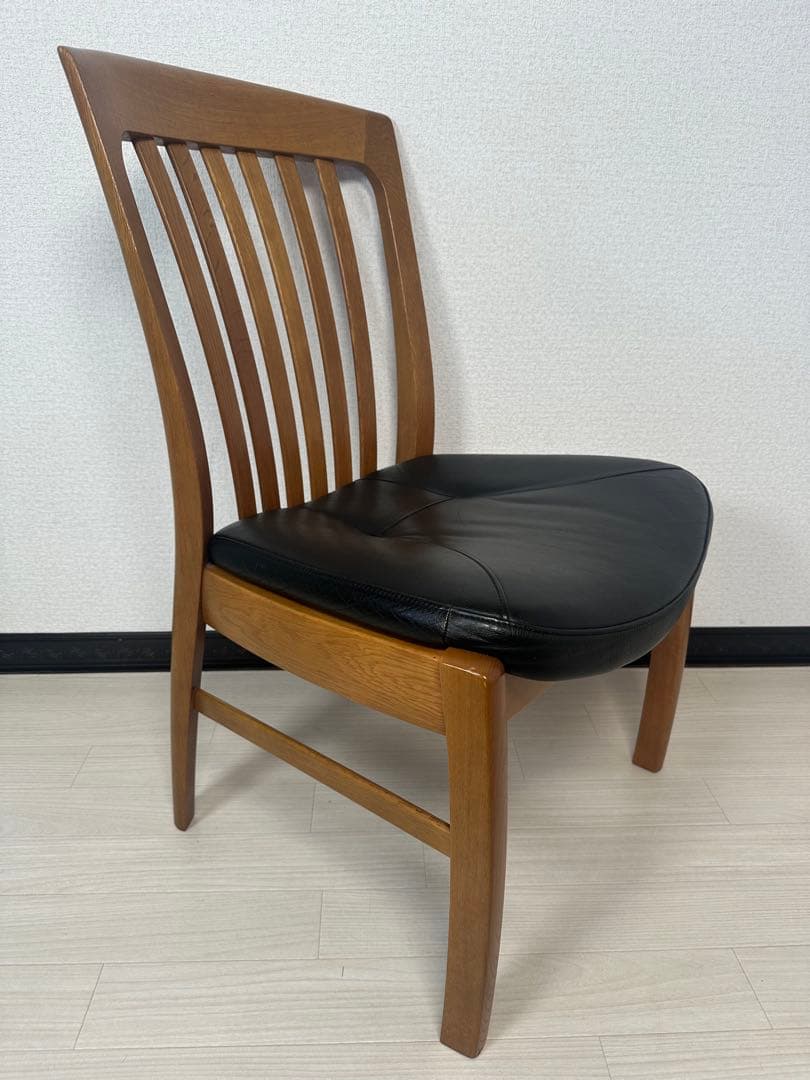 （1/4）カリモク ダイニングチェア レザー ※i4※
