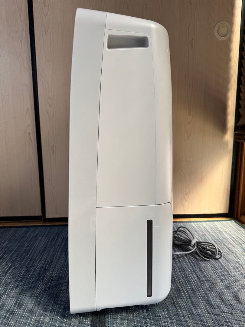 シャープ　衣類乾燥除湿機　CV-R180