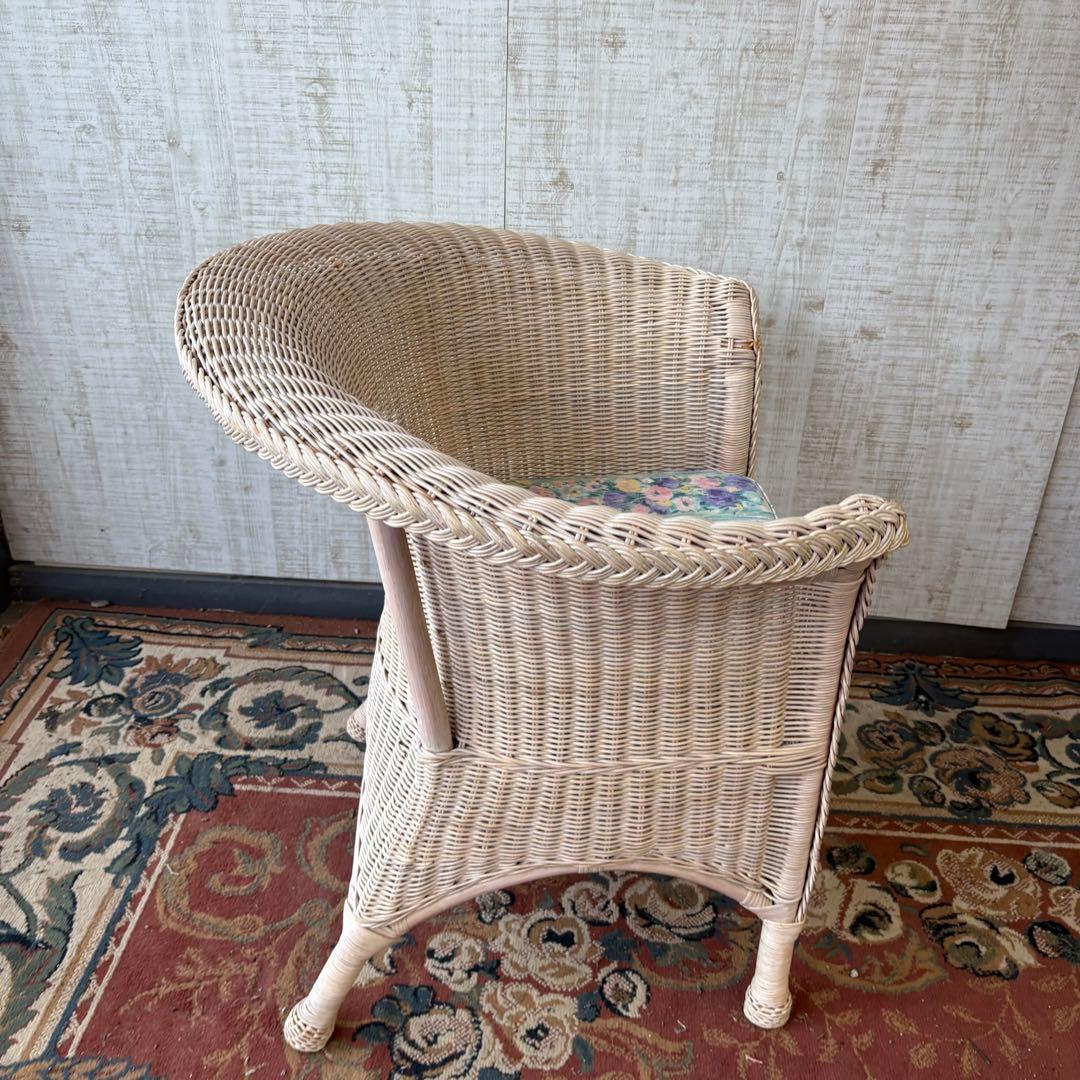 ③昭和レトロ ヴィンテージ ラタンダイニングチェア 花柄クッション アームチェア