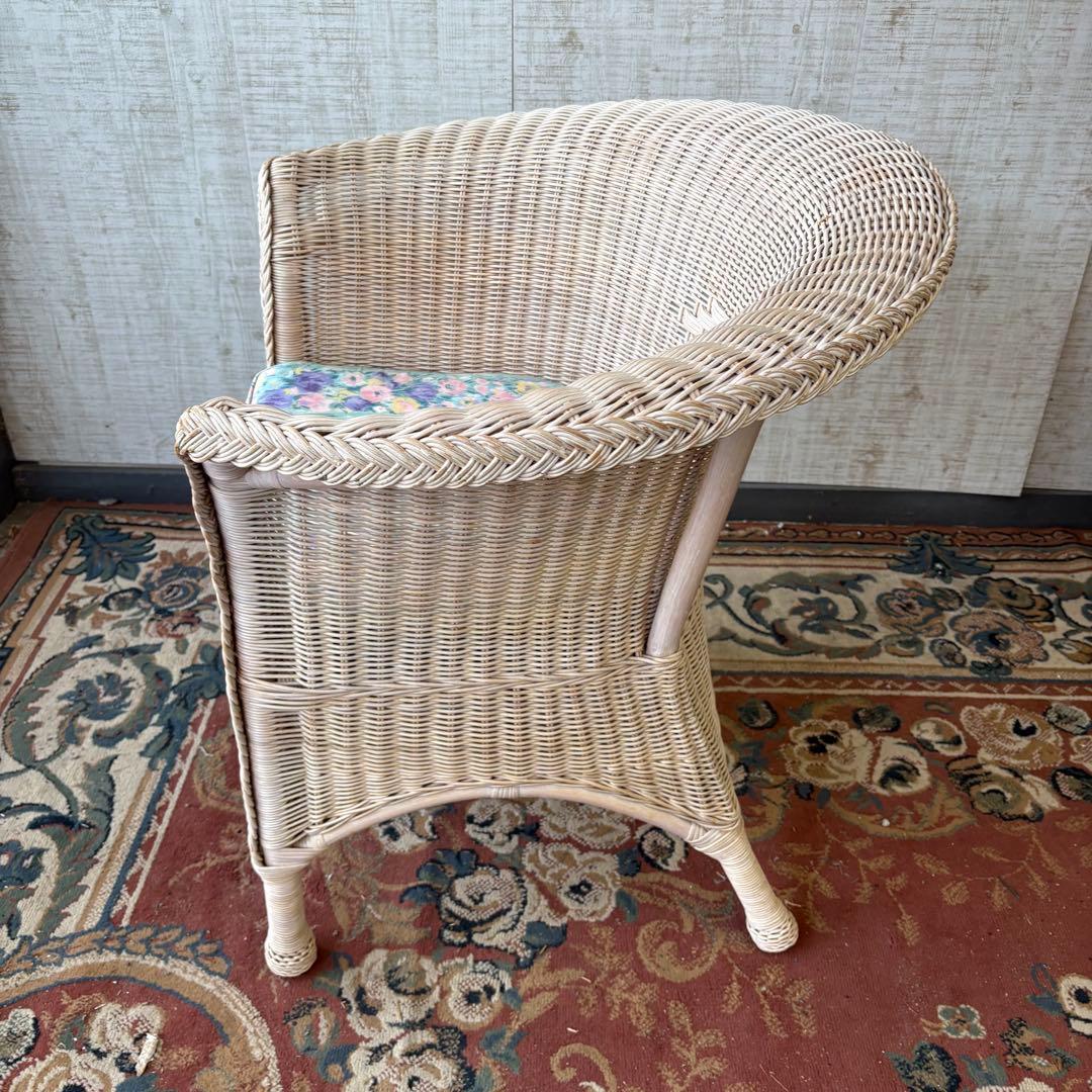 ③昭和レトロ ヴィンテージ ラタンダイニングチェア 花柄クッション アームチェア