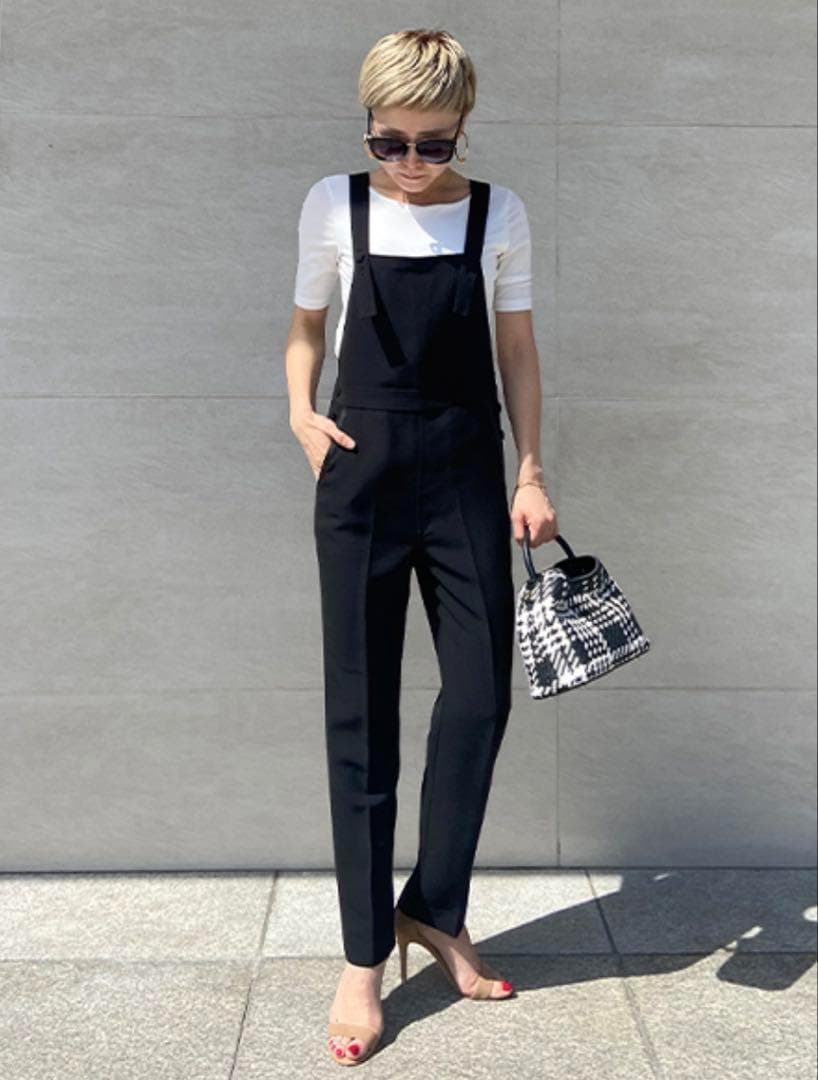 《新品》JENNE 美シルエットサロペット オーバーオール くるみボタン 黒 S