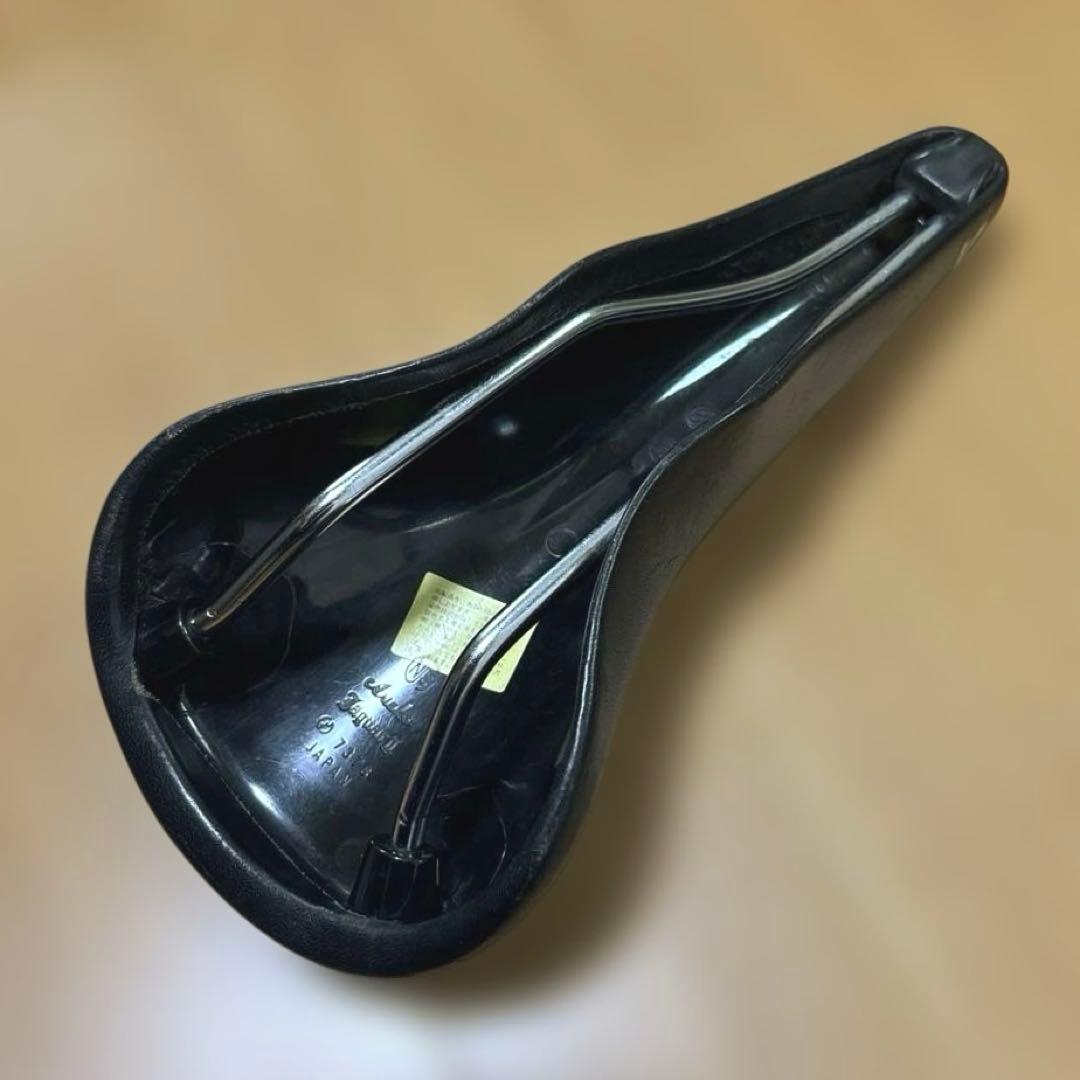 希少 アリアケジャガー２チャンピオン ピスト NJS刻印入りサドル 黒