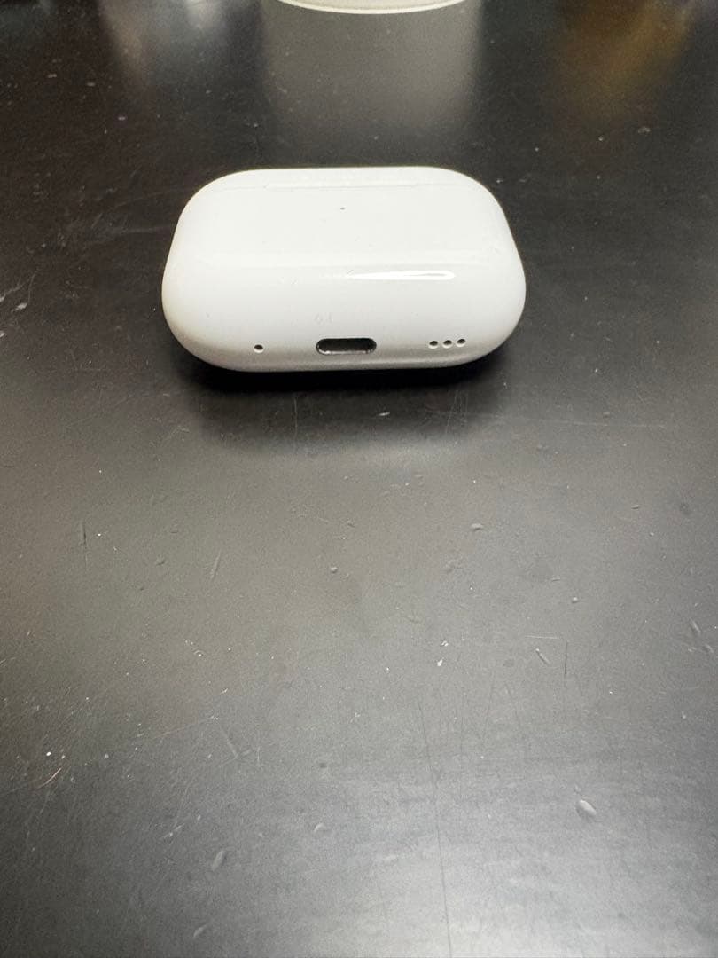 び*ん様 AirPods pro2 本体 ホワイト 充電ケース付き