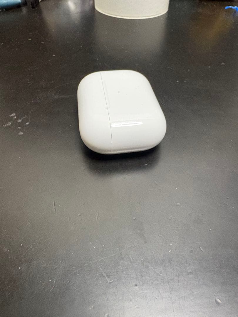 び*ん様 AirPods pro2 本体 ホワイト 充電ケース付き