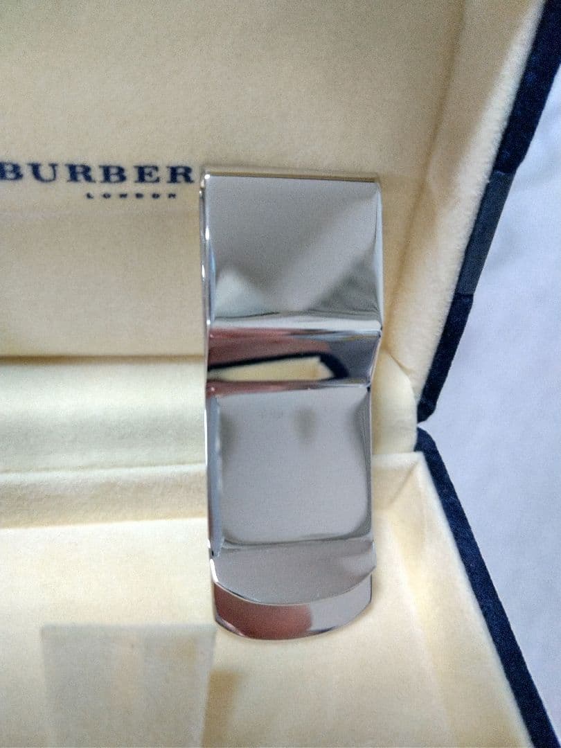 美品 BURBERRY シルバーマネークリップ