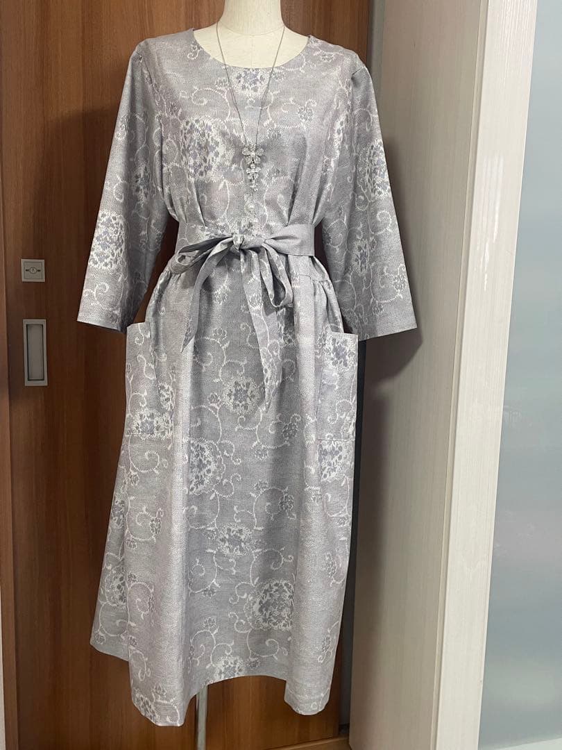 着物リメイク☆463白大島紬脇ギャザーワンピース／サイズL～LL