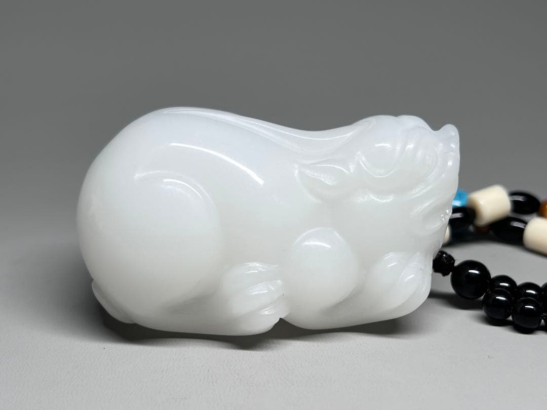 和田玉　聖獣　貔貅　金運財運開運風水　手彫り　天然石　旧家蔵出し　厚重　提げ物