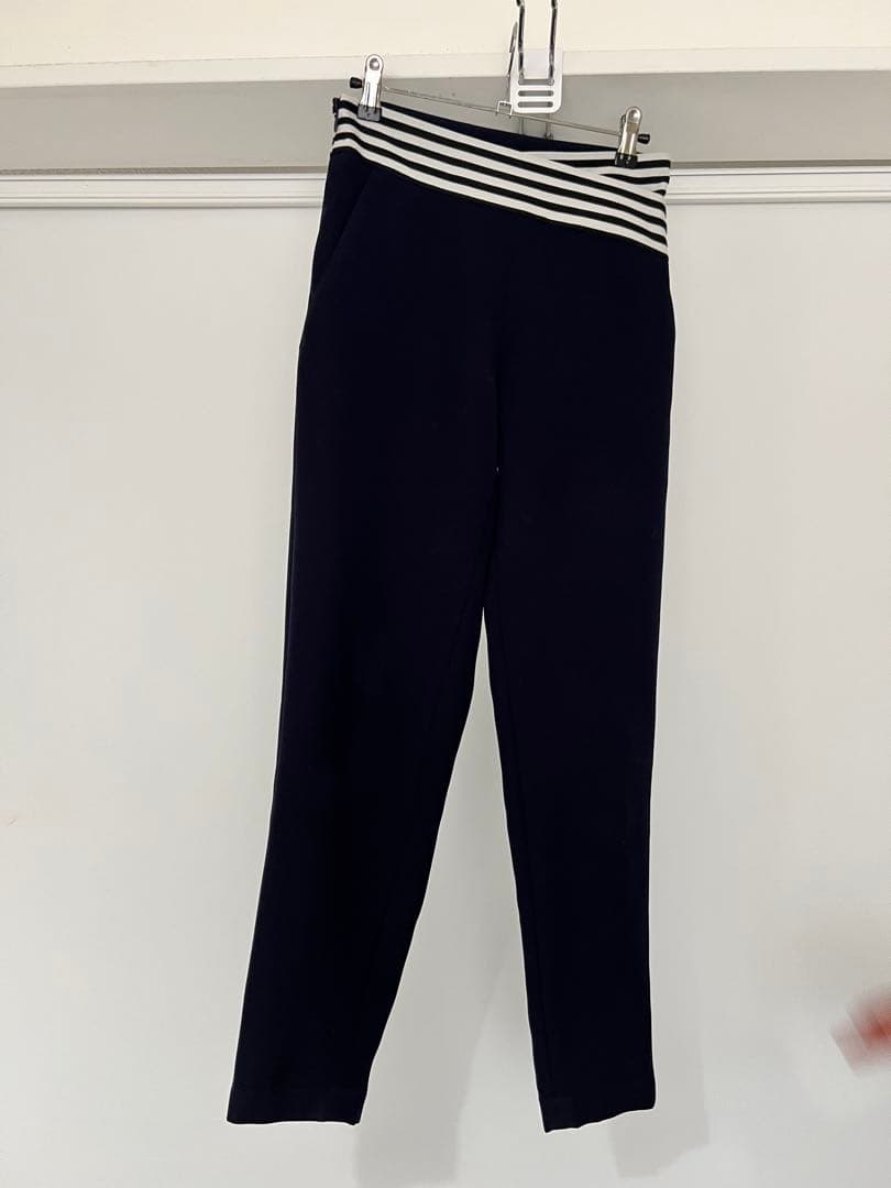 【値下げ】BORDERS at BALCONY ネイビー テーパードパンツ 34