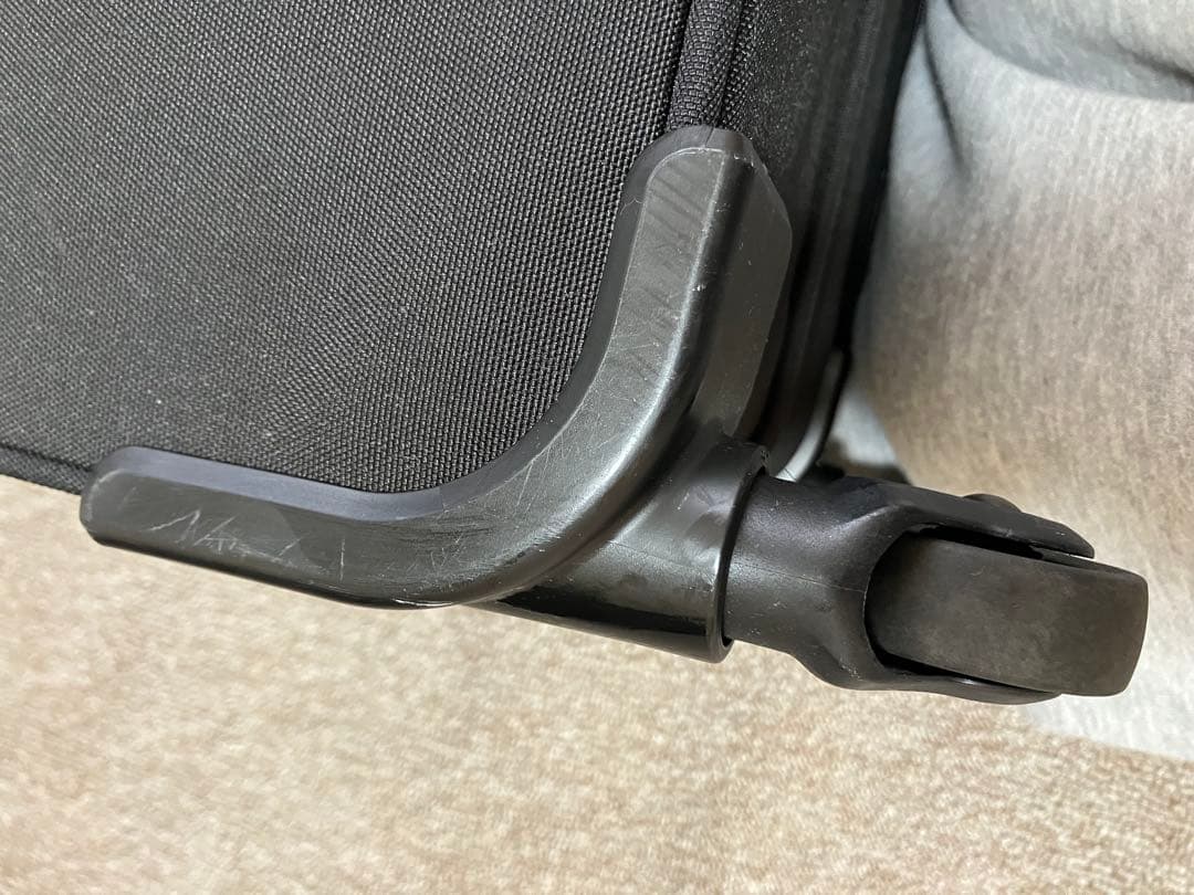 無印良品　半分の厚みで収納できるソフトキャリーケース　81L 黒