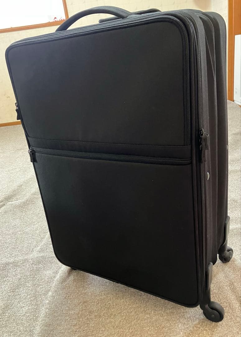 無印良品　半分の厚みで収納できるソフトキャリーケース　81L 黒