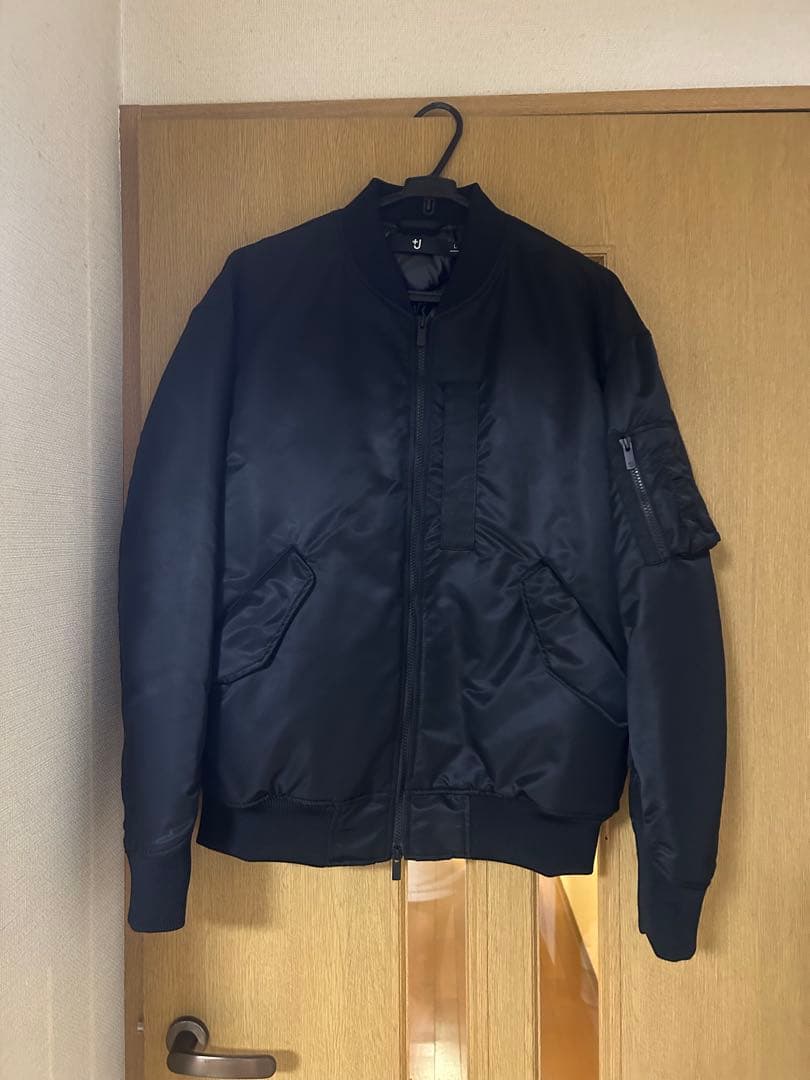 ユニクロ　＋J ハイブリッドダウンオーバーサイズMA-1