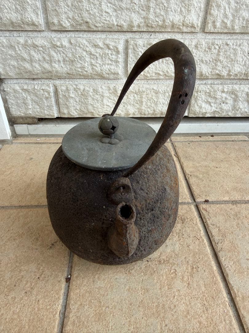 在銘 古鉄瓶 鉄瓶 時代物 茶道具 湯沸 鉄器 骨董品 古美術