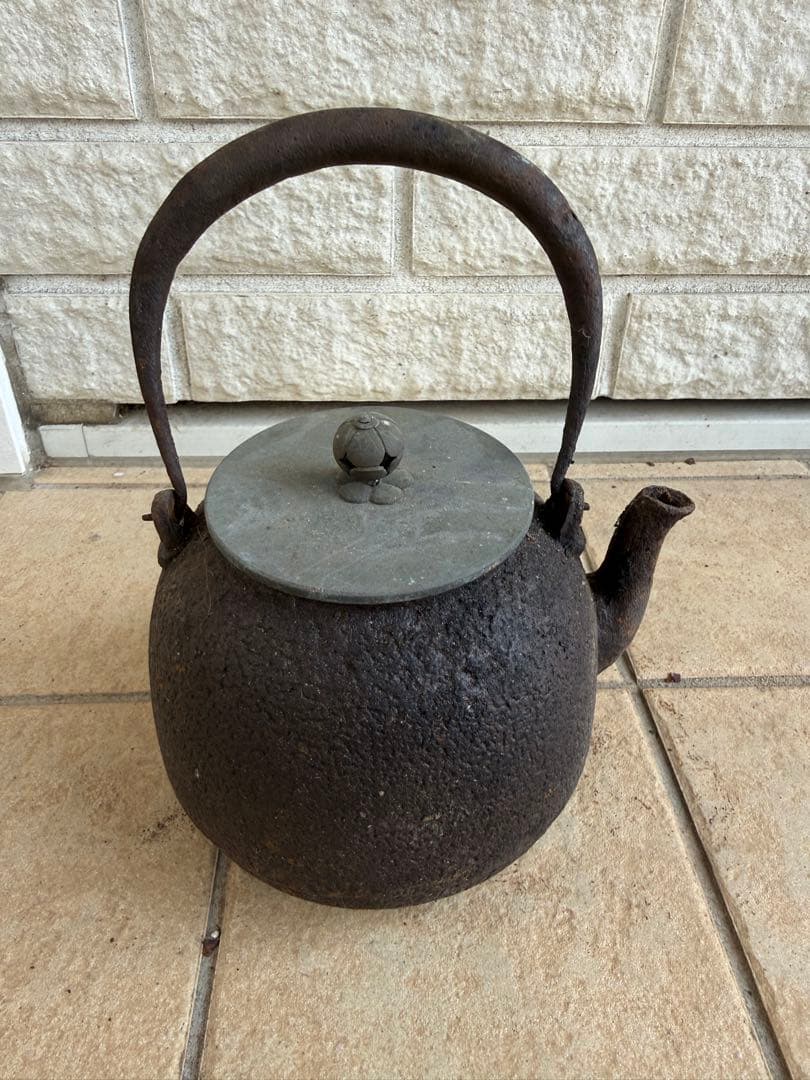在銘 古鉄瓶 鉄瓶 時代物 茶道具 湯沸 鉄器 骨董品 古美術