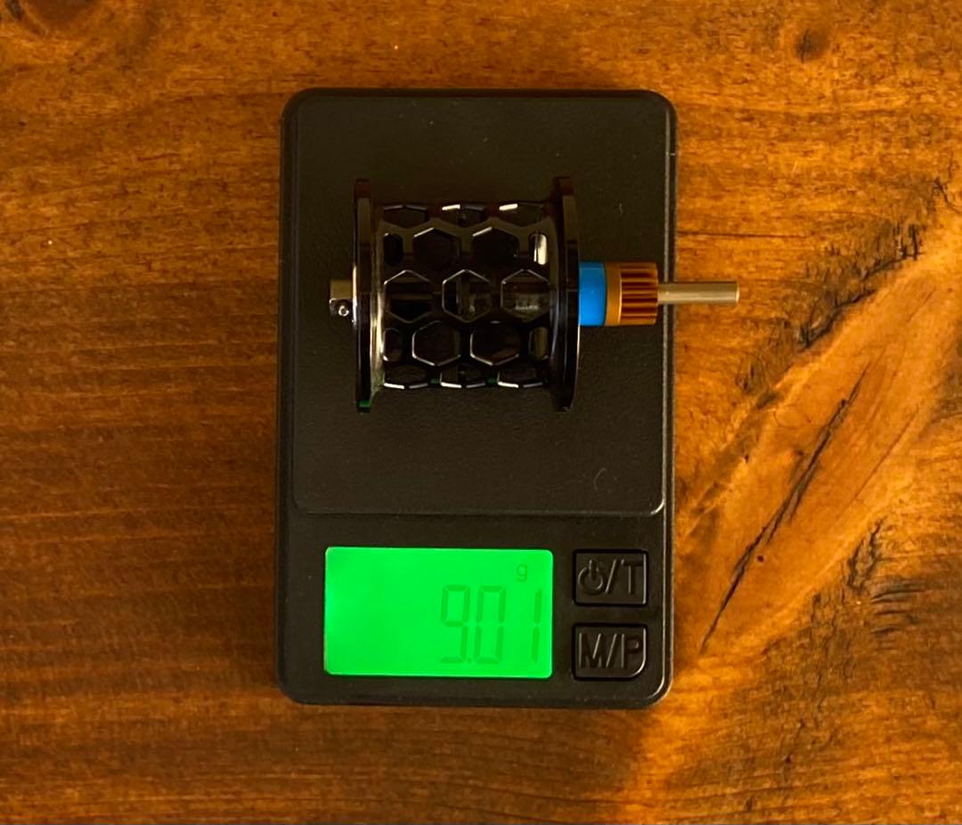 新品未使用　トラウト　ベイトリール　丸型　リール　ブラック×ブラック　渓流釣り