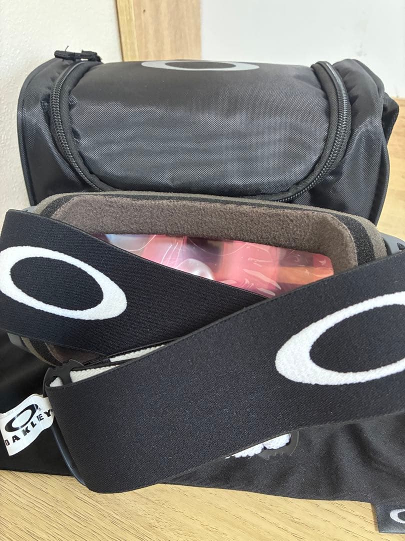 新品未使用オークリーゴーグル収納バッグ付き