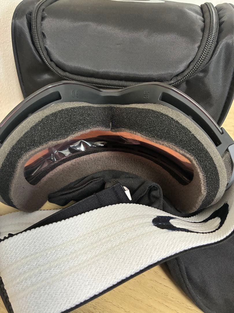 新品未使用オークリーゴーグル収納バッグ付き