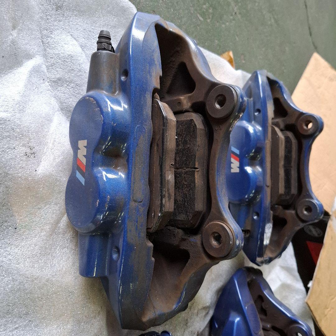  M135 純正ブレーキキャリパー前後パッド付き 青
