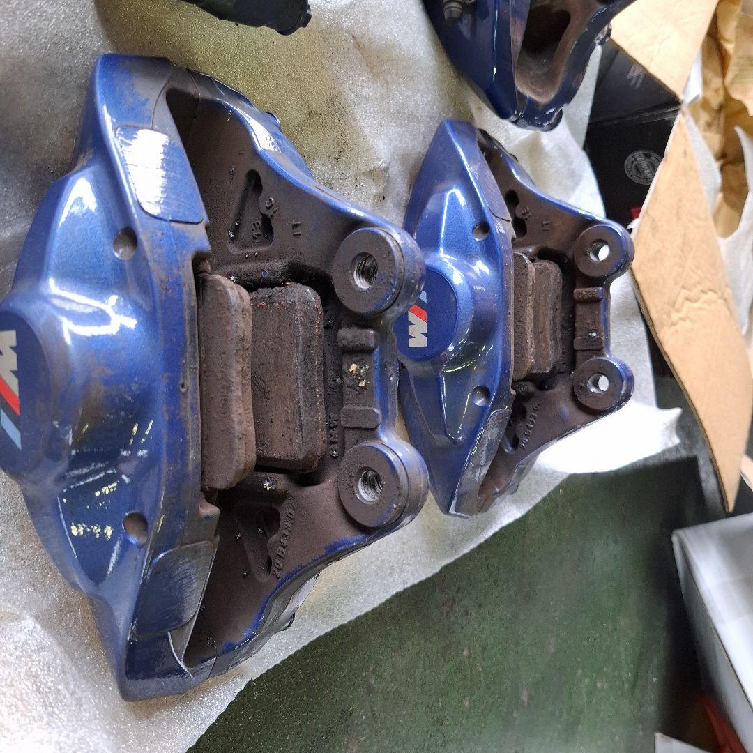  M135 純正ブレーキキャリパー前後パッド付き 青