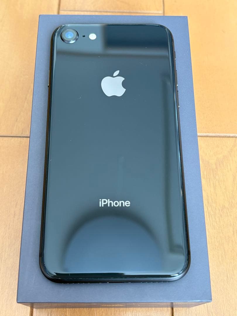 iphone8 64G 美品 SIMロックあり（ドコモ）