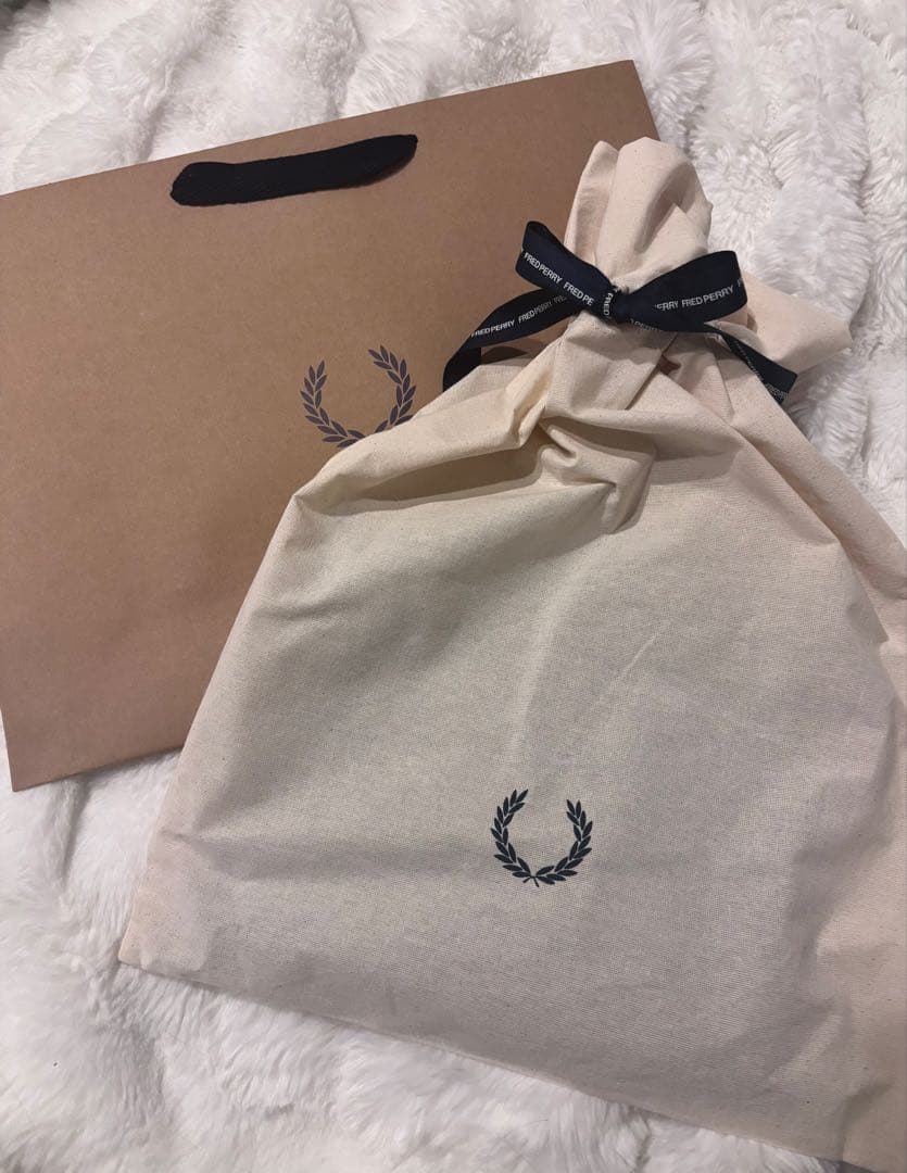 FRED PERRY フレッドペリー ウールマフラー 黒 ショッパー、バッグ付き