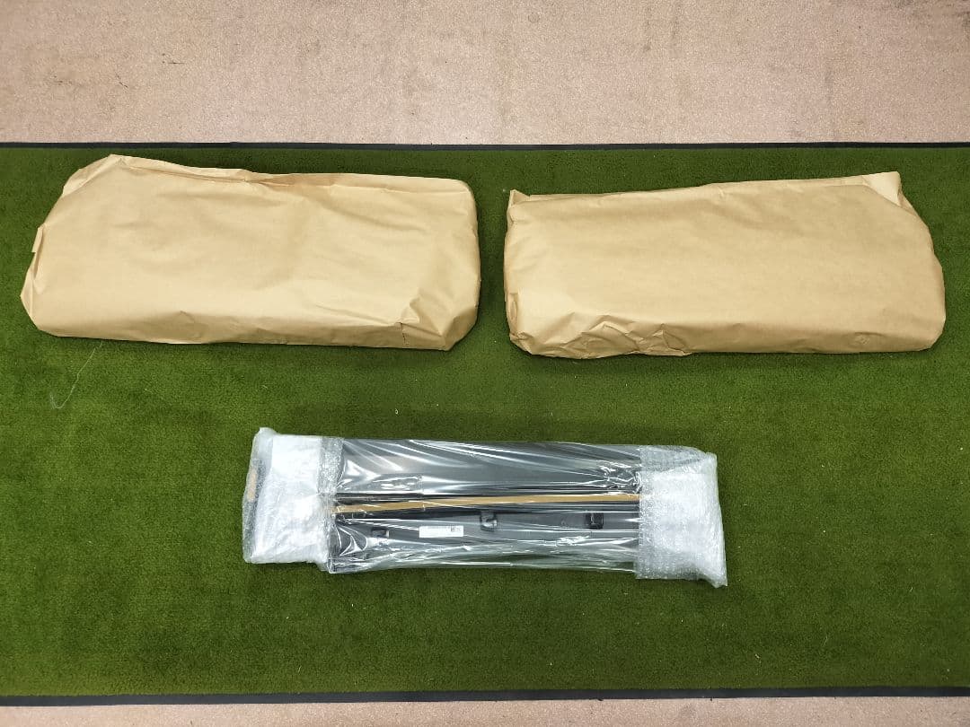 カローラクロス　モデリスタ　サイドスカート新品と中古　左右一式　カラー089